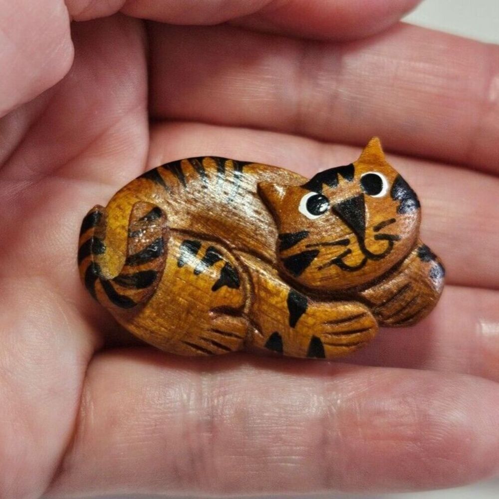 Vintage wooden cat brooch